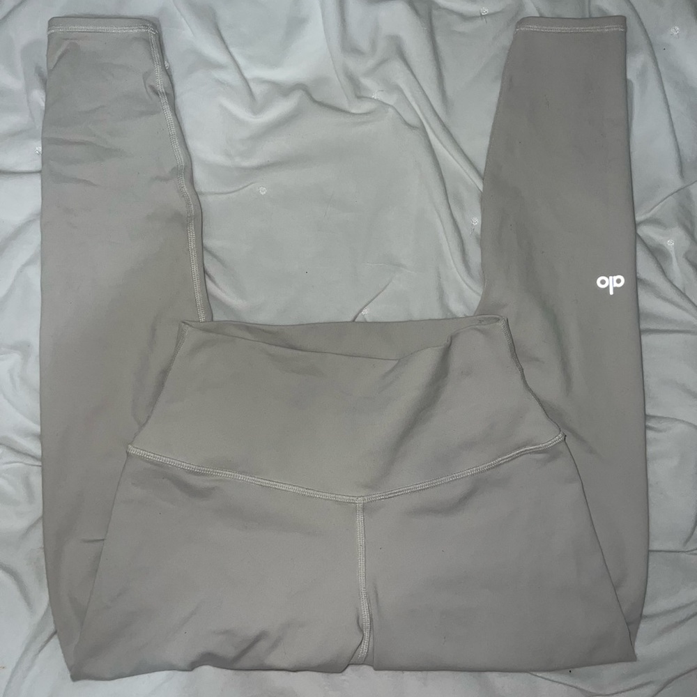 Alo yoga high-waist airbrush leggings in a white/gray color